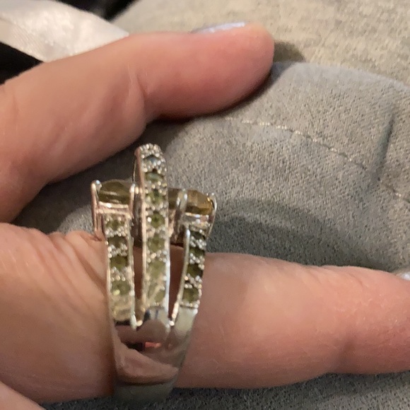 Ring - Picture 2 of 4